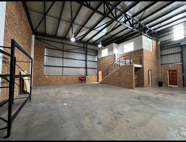 304M² WAREHOUSE TO LET IN LANSERIA
